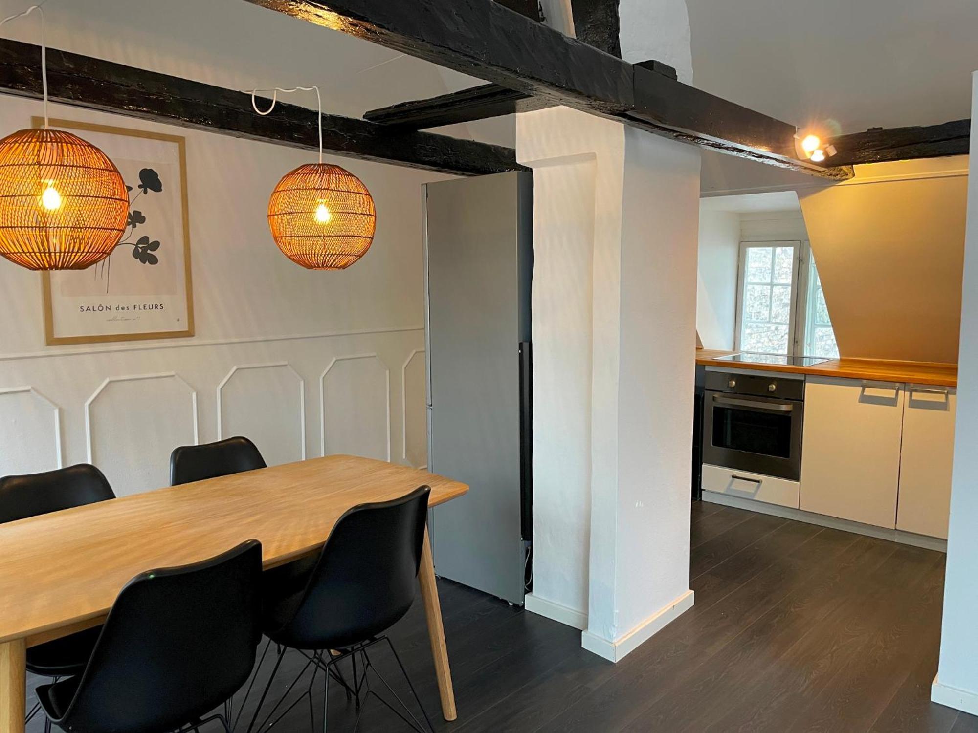Designer Loft - Direct Marble Church Views Apartment *