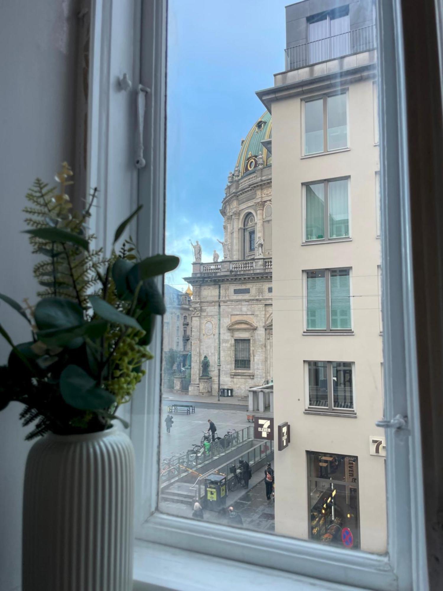 Stylish - View Of The Marble Church Copenhaga