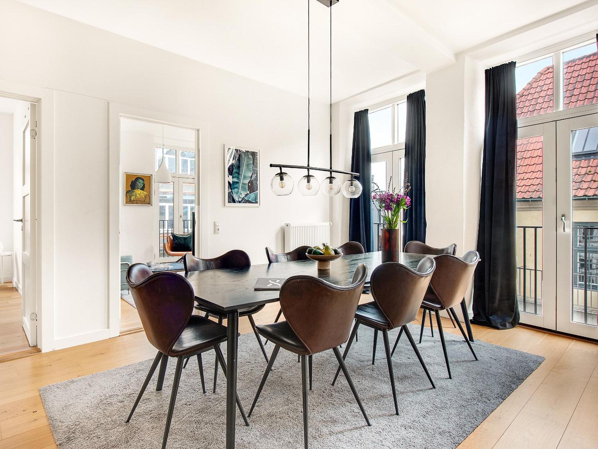 Sanders Leaves - Pleasant Four-bedroom In Downtown *