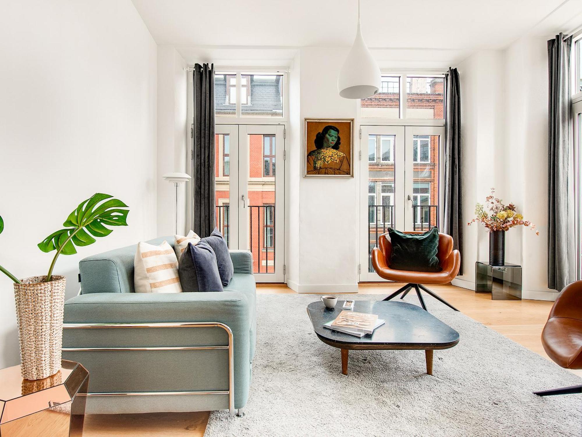 Sanders Leaves - Pleasant Four-bedroom In Downtown