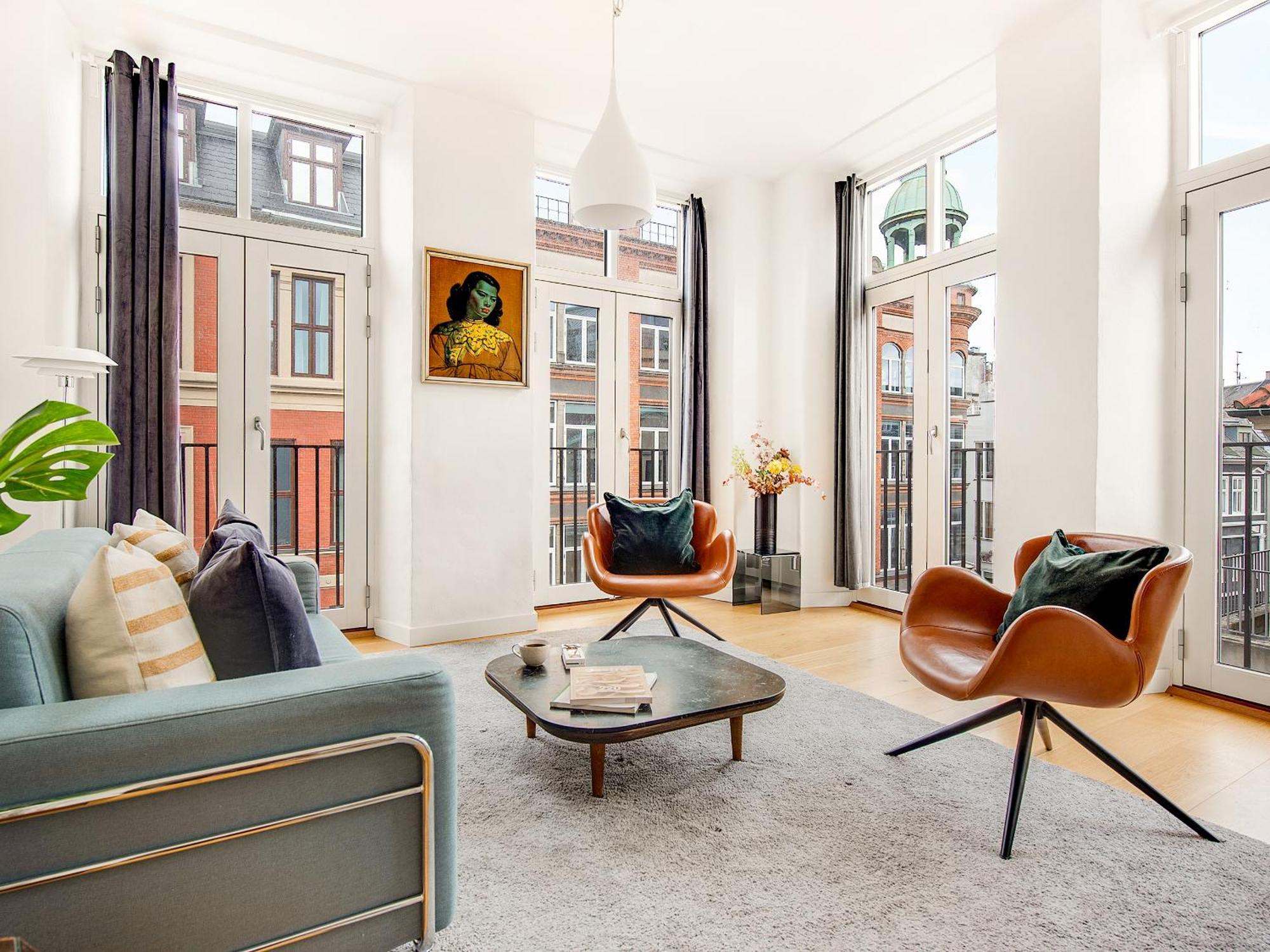 Sanders Leaves - Pleasant Four-bedroom In Downtown
