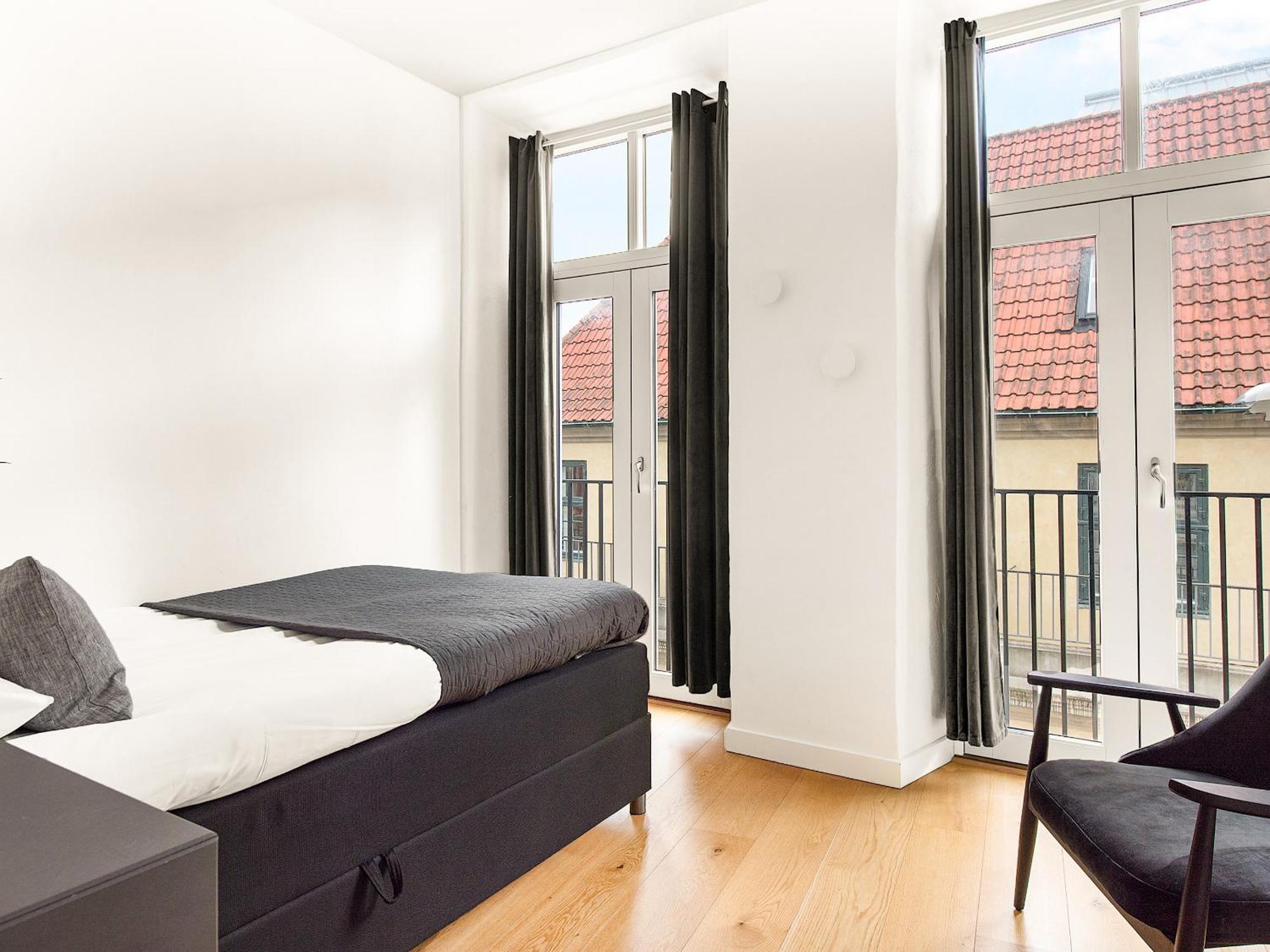 Sanders Leaves - Pleasant Four-bedroom In Downtown Lejlighed