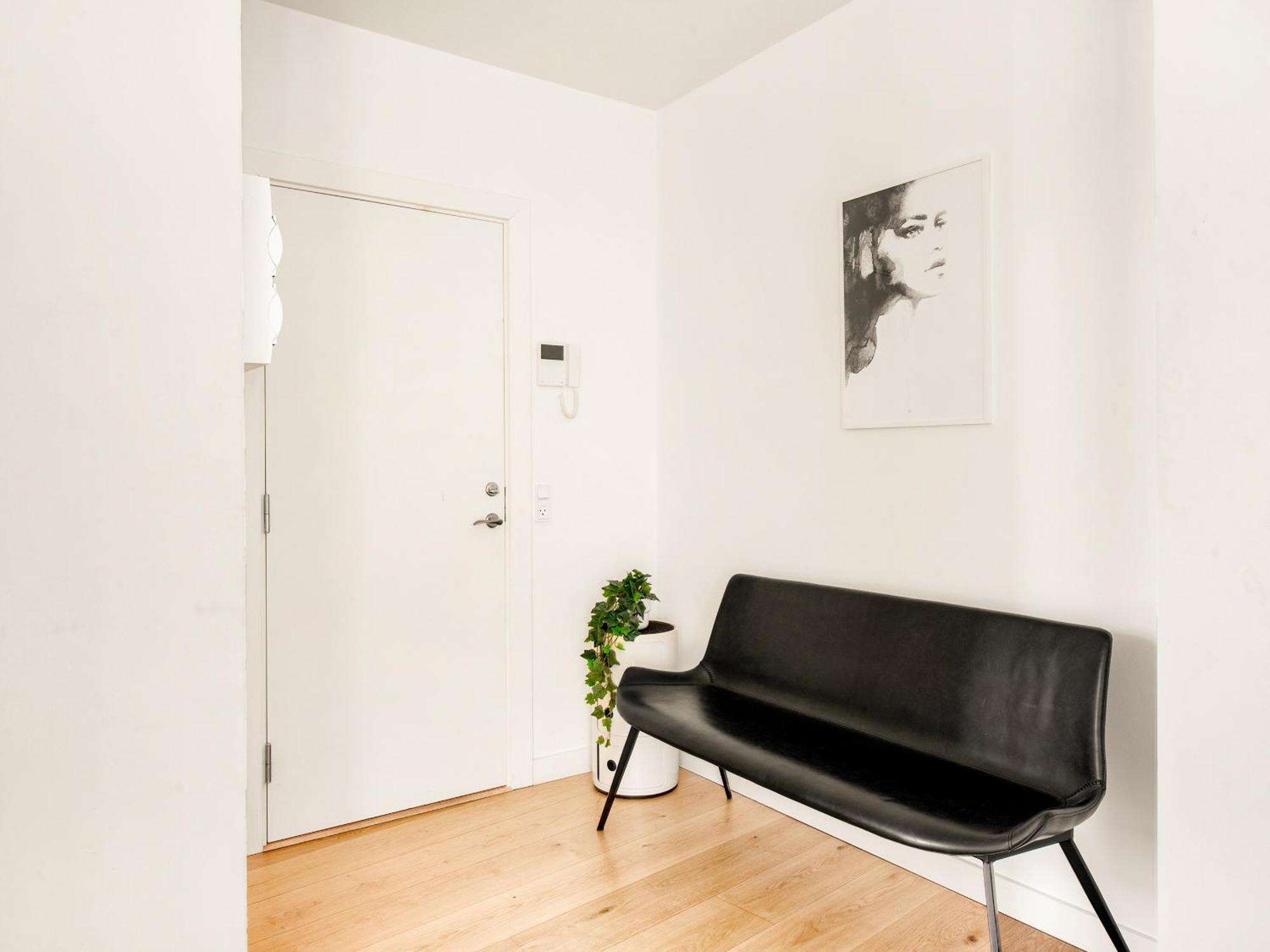 Sanders Leaves - Pleasant Four-bedroom In Downtown *