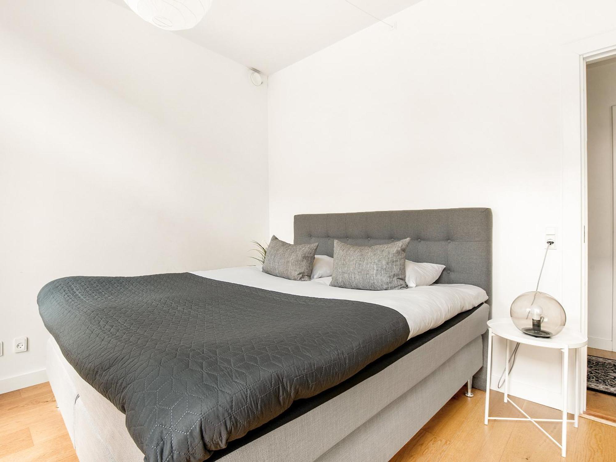 Sanders Leaves - Pleasant Four-bedroom In Downtown Apartment