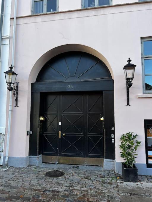 Charmerende Ved Nyhavn 1 Sal Lejlighed *