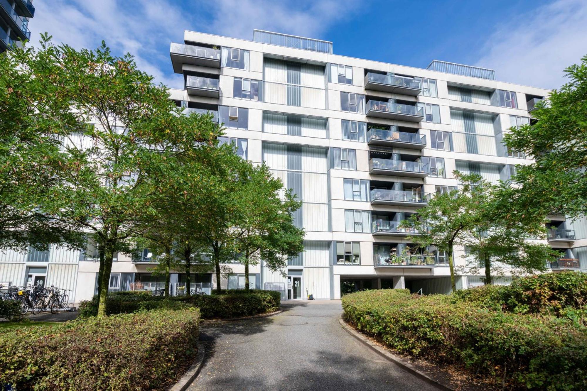 Stylish 3Br Apartment W Two Balconies