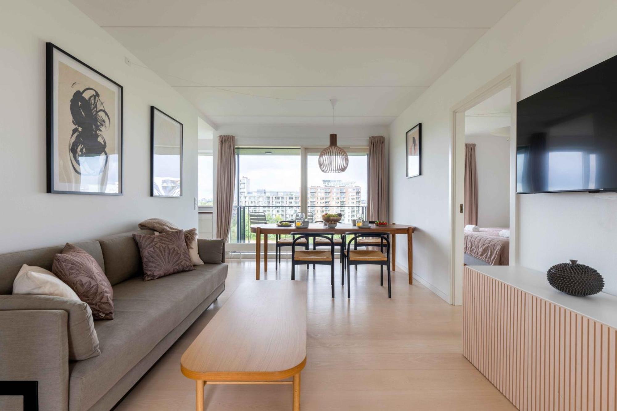 Stylish 3Br Apartment W Two Balconies