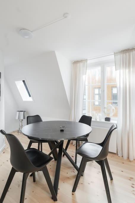 Charmerende Ved Nyhavn 3 Sal Appartement *