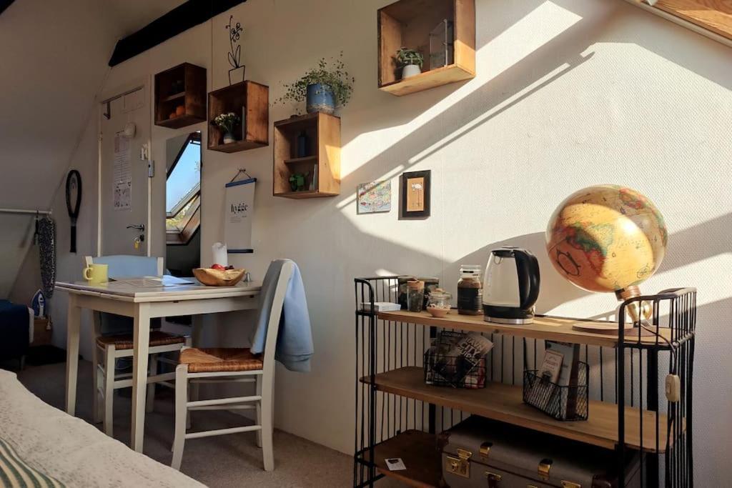 Cozy Haven - Bright Small Rooms, Easy Public Transport Apartment *