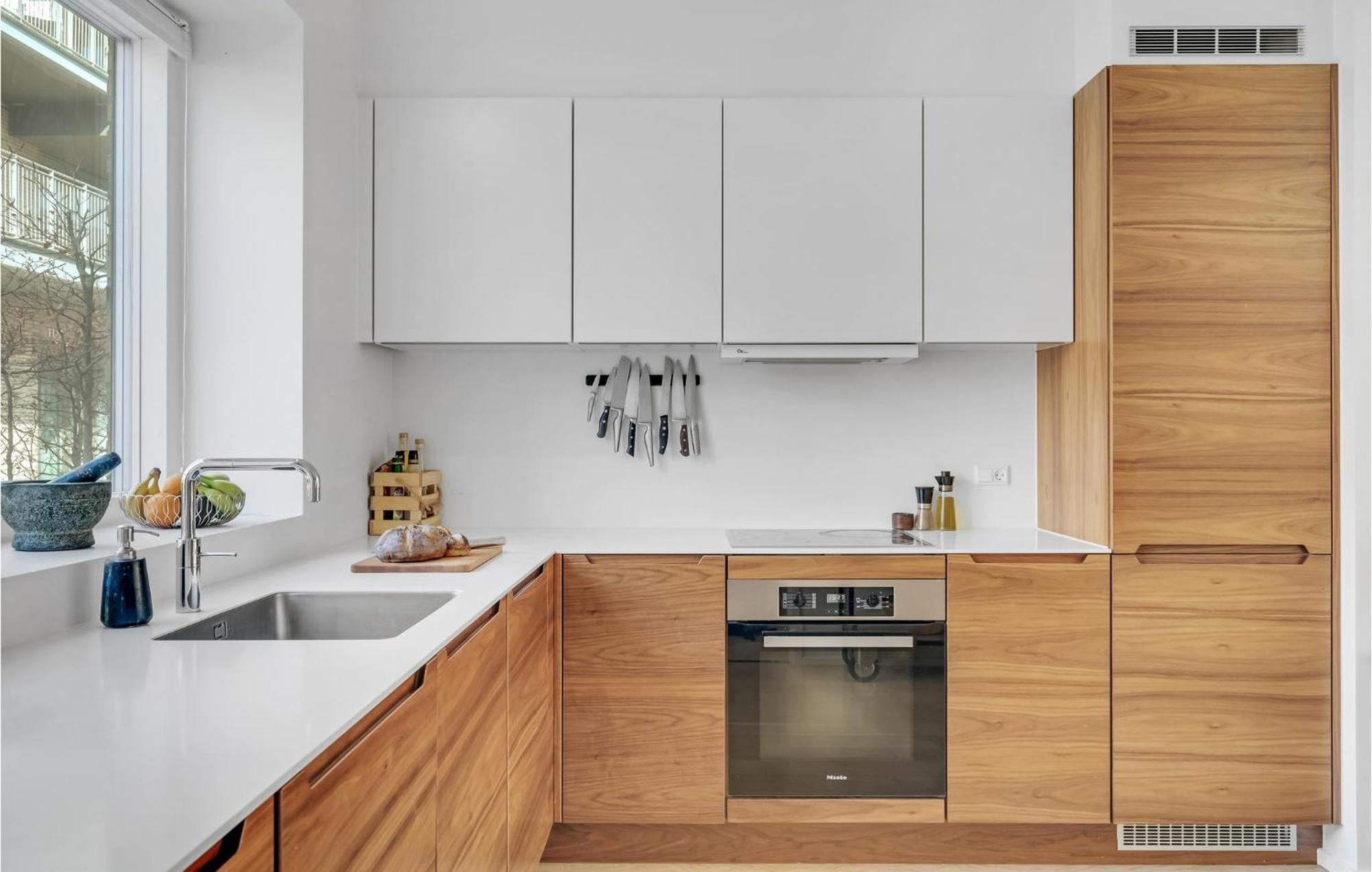 Gorgeous In S With Kitchen *