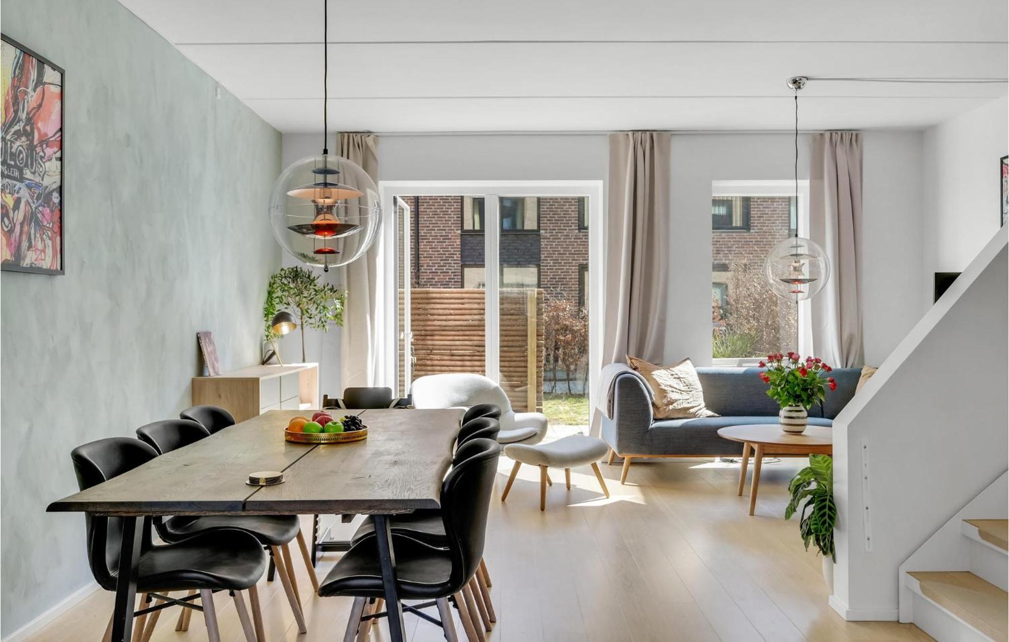 Gorgeous In S With Kitchen Holiday home *