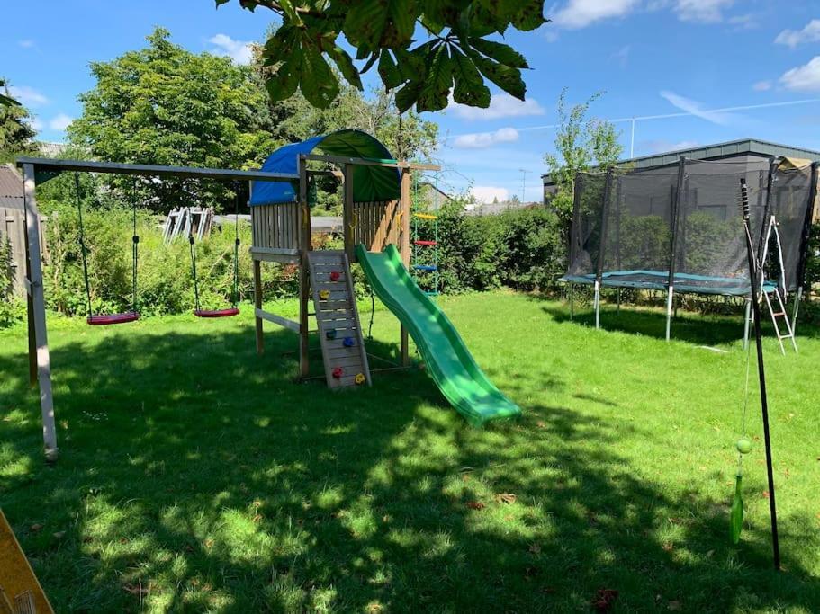 Modern 2 Bedroom Close To Airport And Town - Sleeps 8 Ferienhaus *