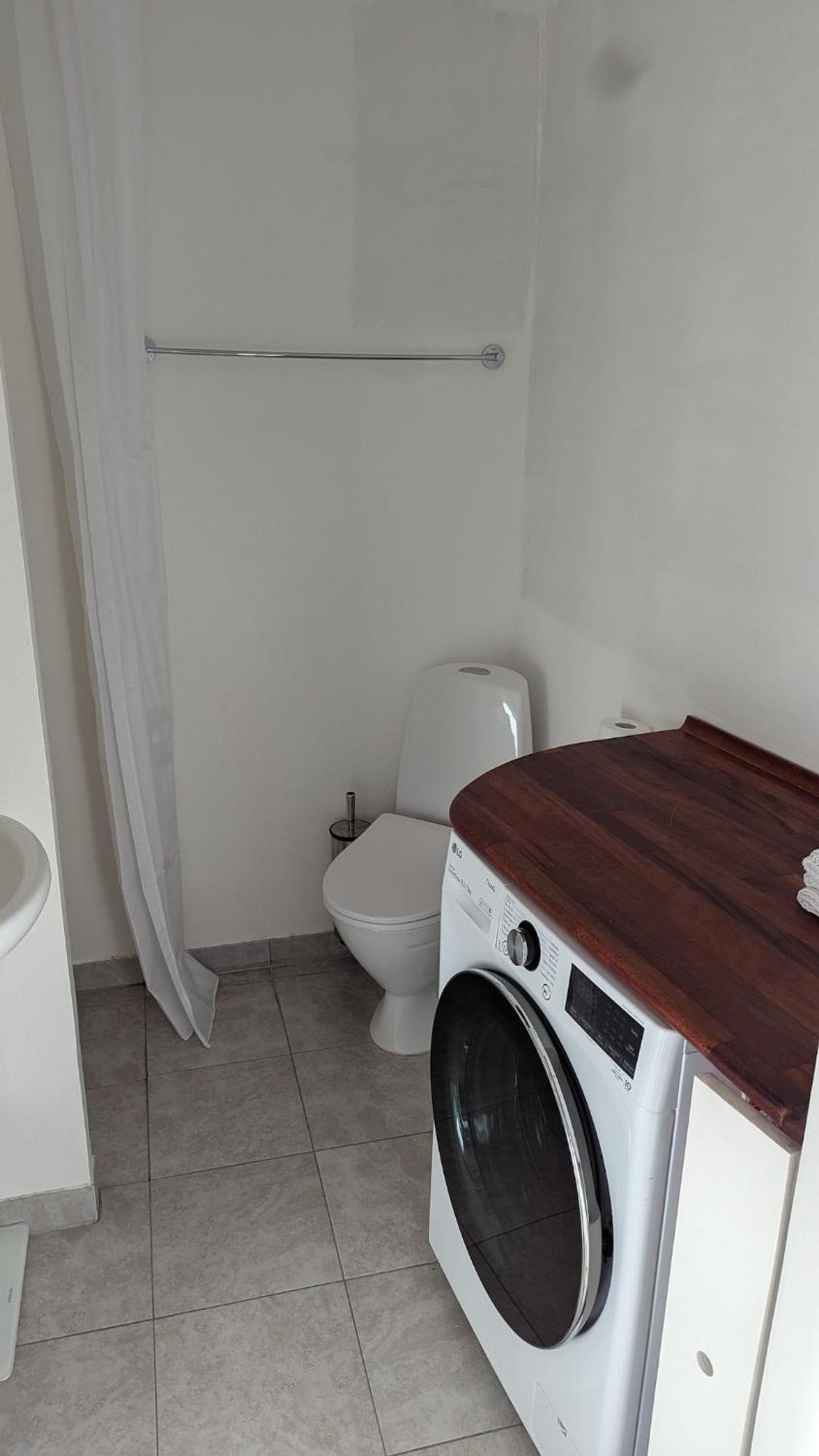 Sunny Studio Central Apartment *