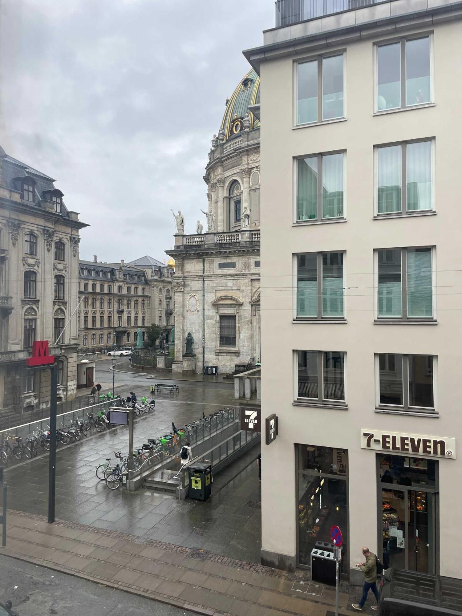 Hip - With Marble Church Views Apartment
