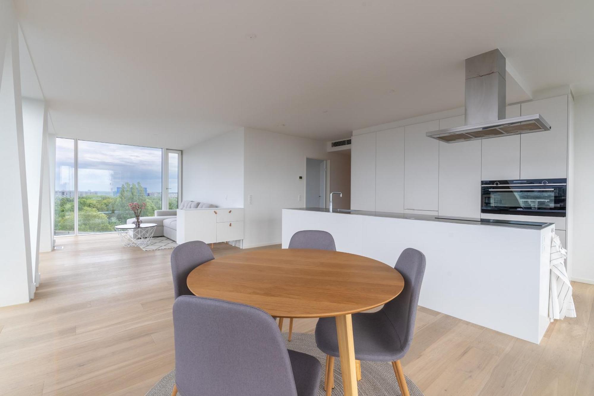 In With Water View Apartment *