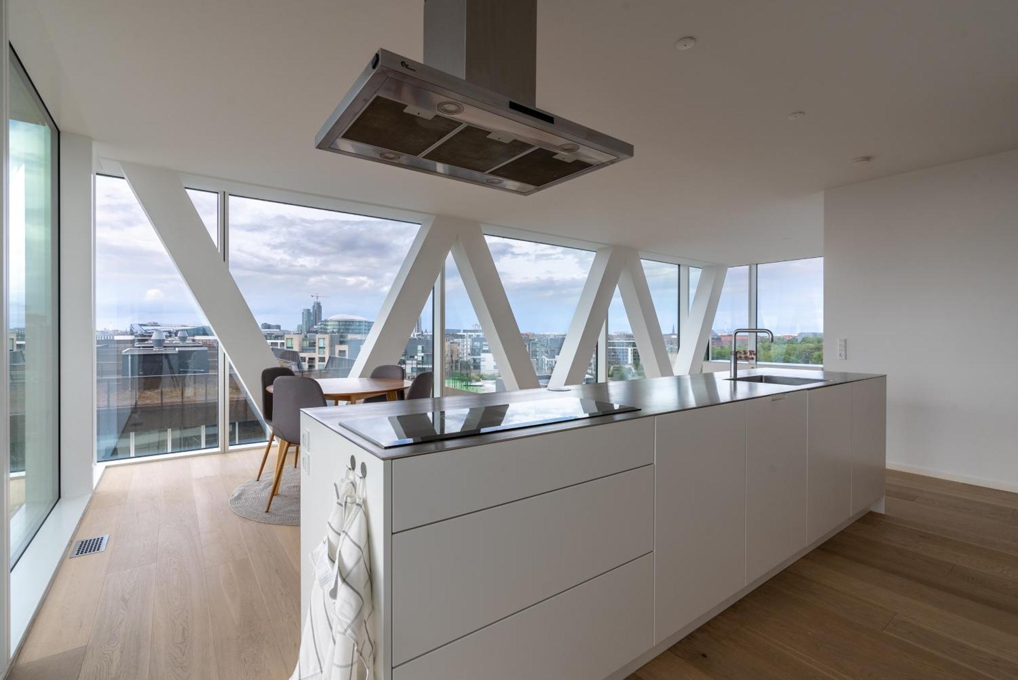 In With Water View Apartment