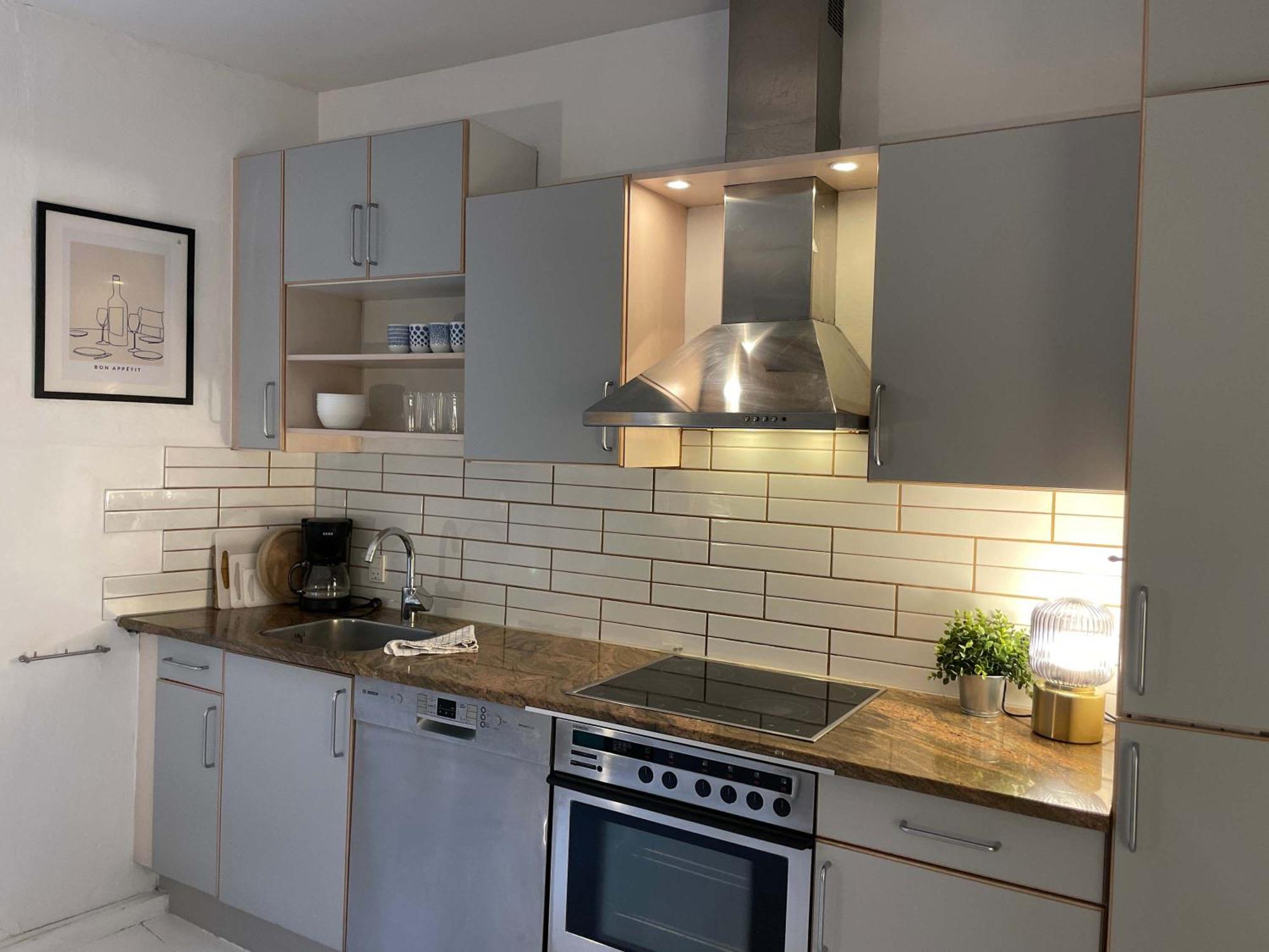 Grand - Prime Location Apartment *