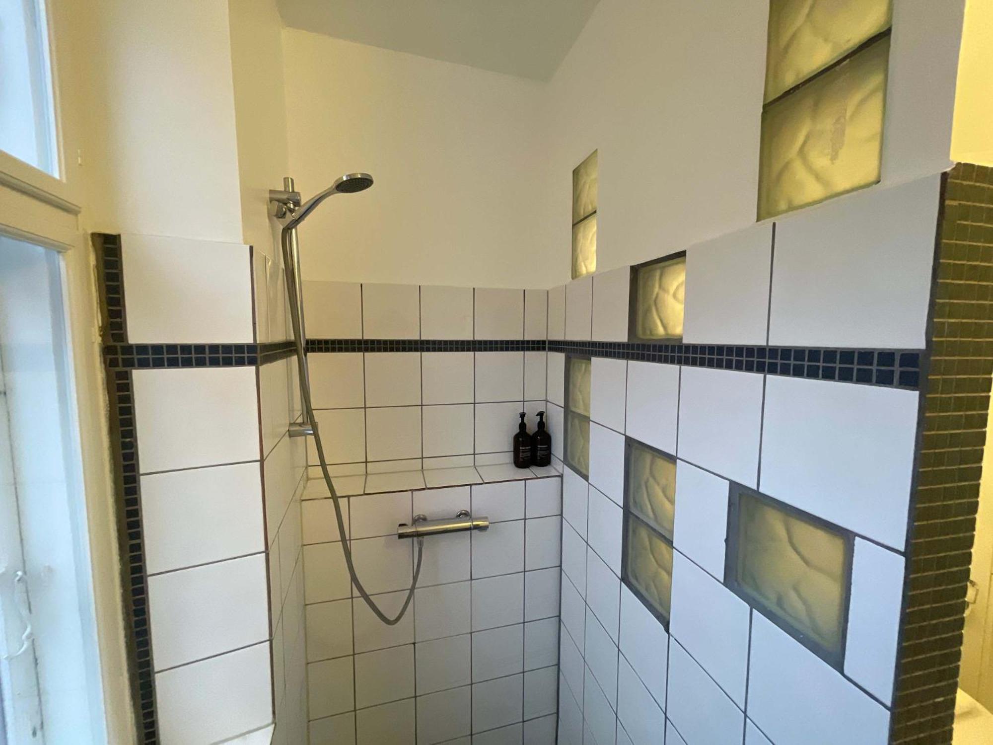 Grand - Prime Location Apartment