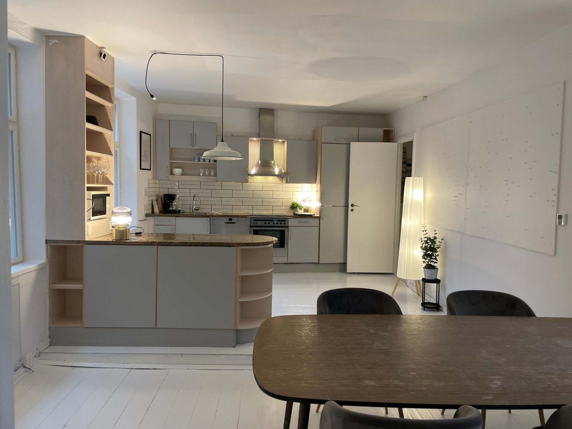 Grand - Prime Location Apartment *