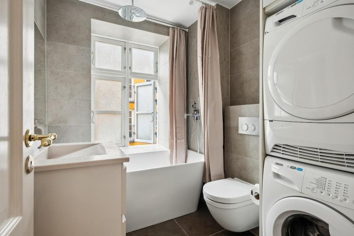 Modern In The Old Centre Apartment