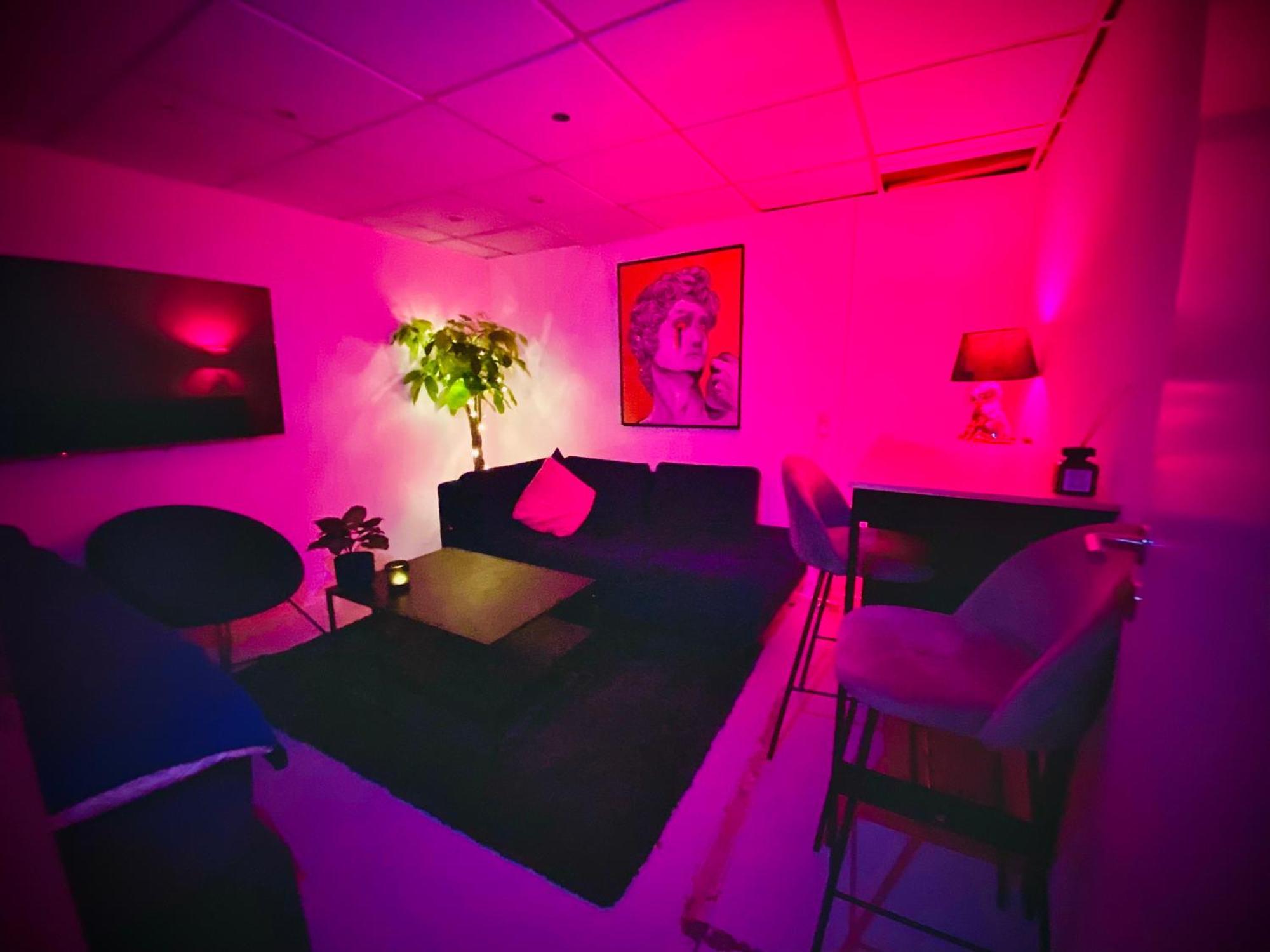 Diskret Men Lejlighed