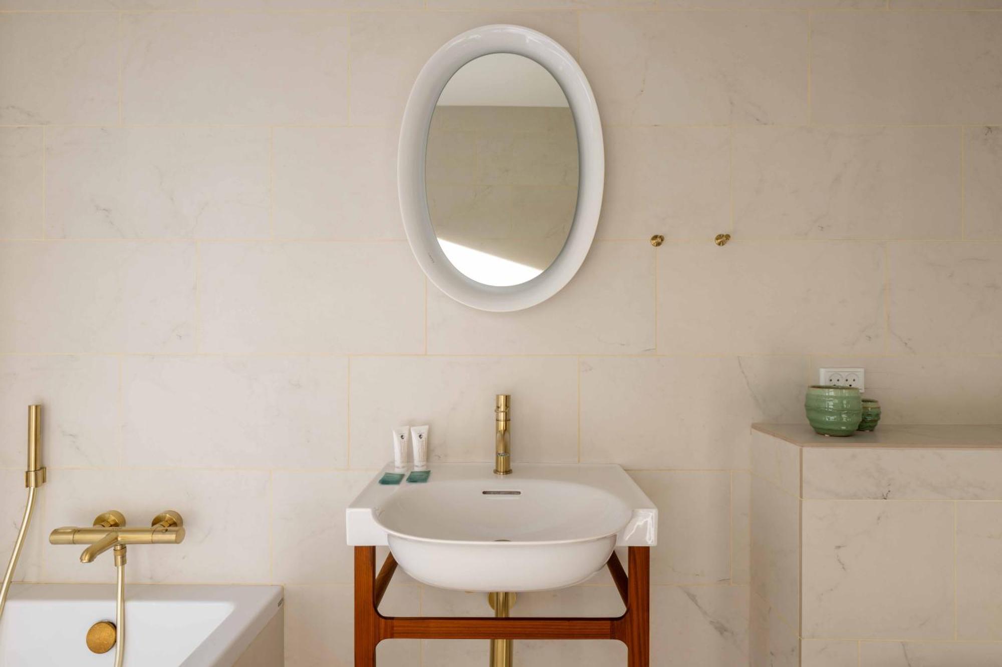 Lovely By W Bathtub And Balcony Apartment *