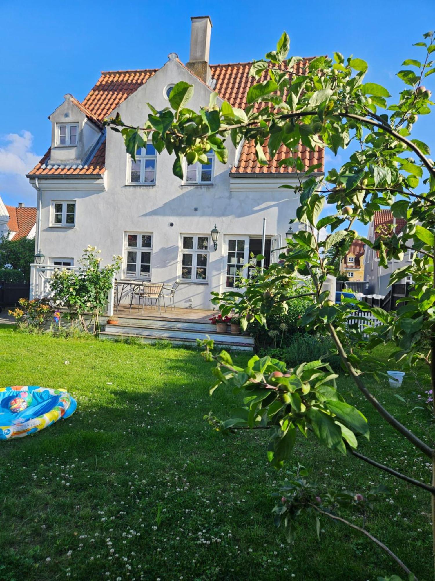 Flot Stort Hus I Valby Udlejes!