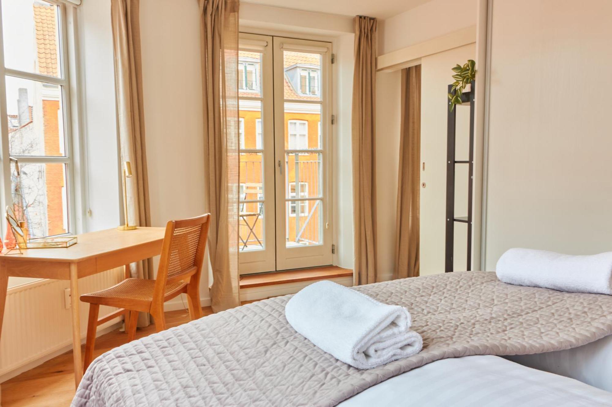 Stunning 2 Bedroom On Nyhavn With Private Balcony Apartment Copenhagen