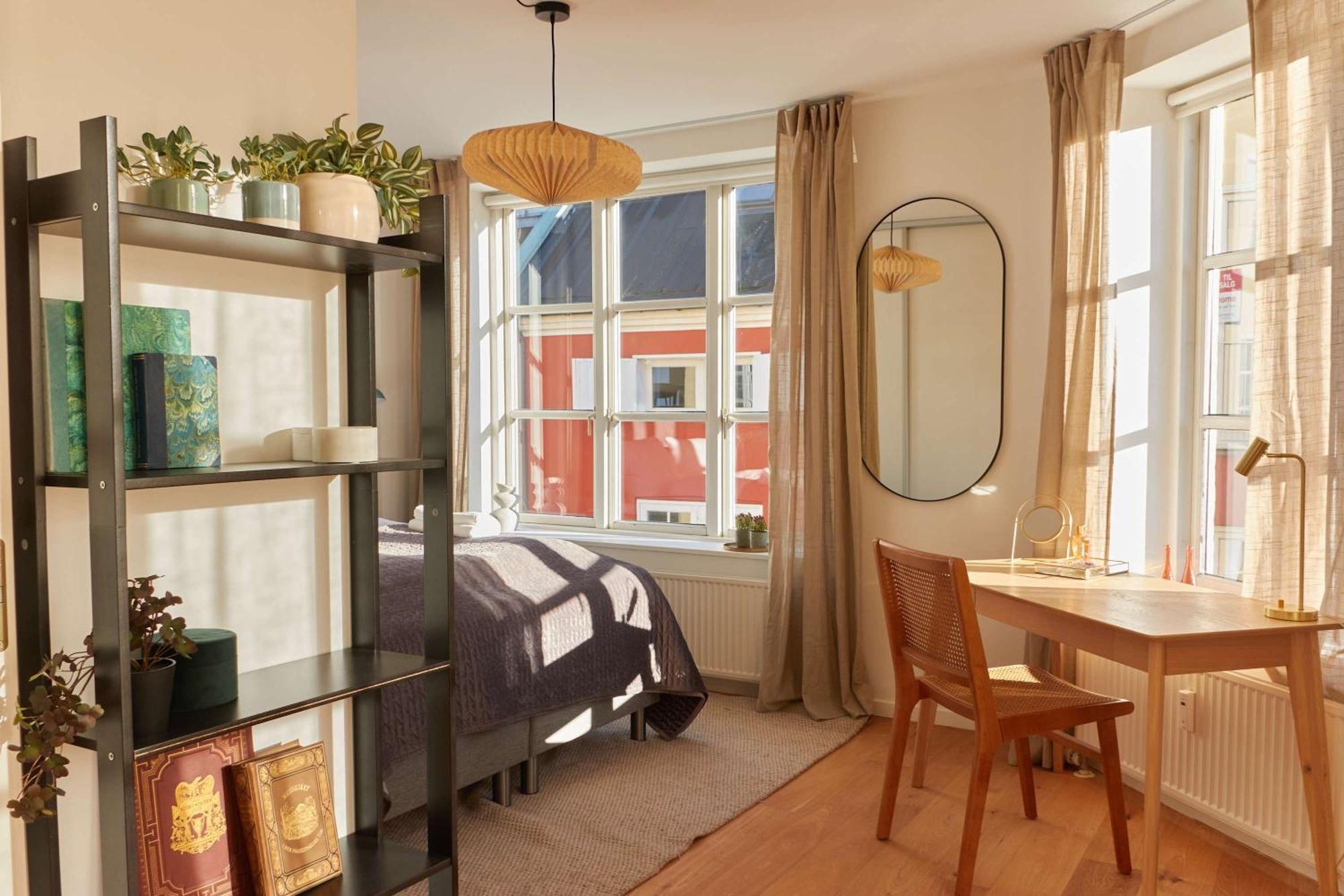 Apartment Stunning 2 Bedroom On Nyhavn With Private Balcony *