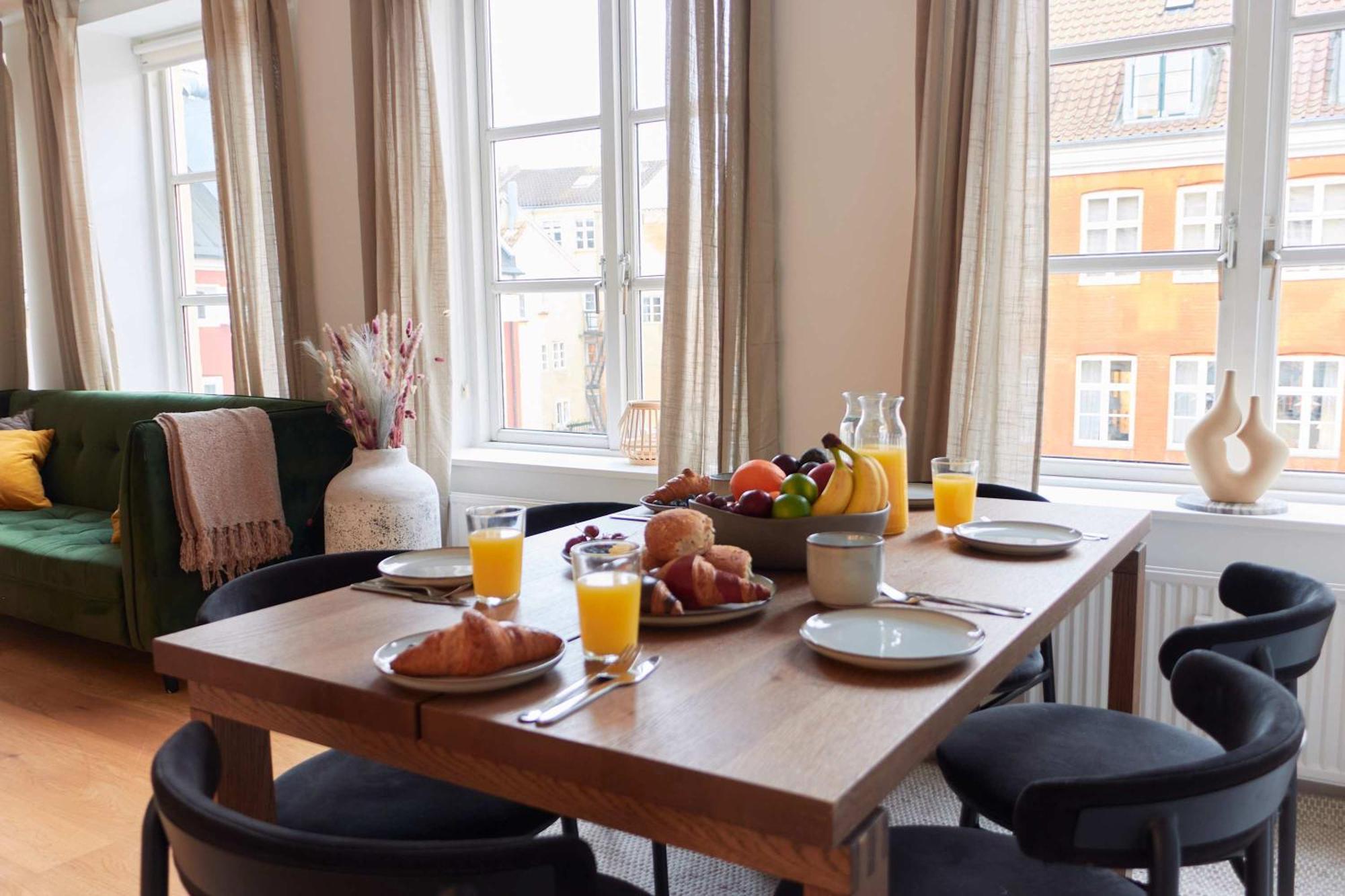 Stunning 2 Bedroom On Nyhavn With Private Balcony Copenhagen