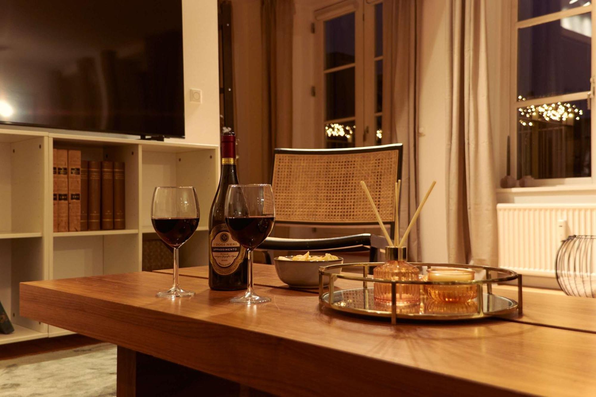 Stunning 2 Bedroom On Nyhavn With Private Balcony Apartment *