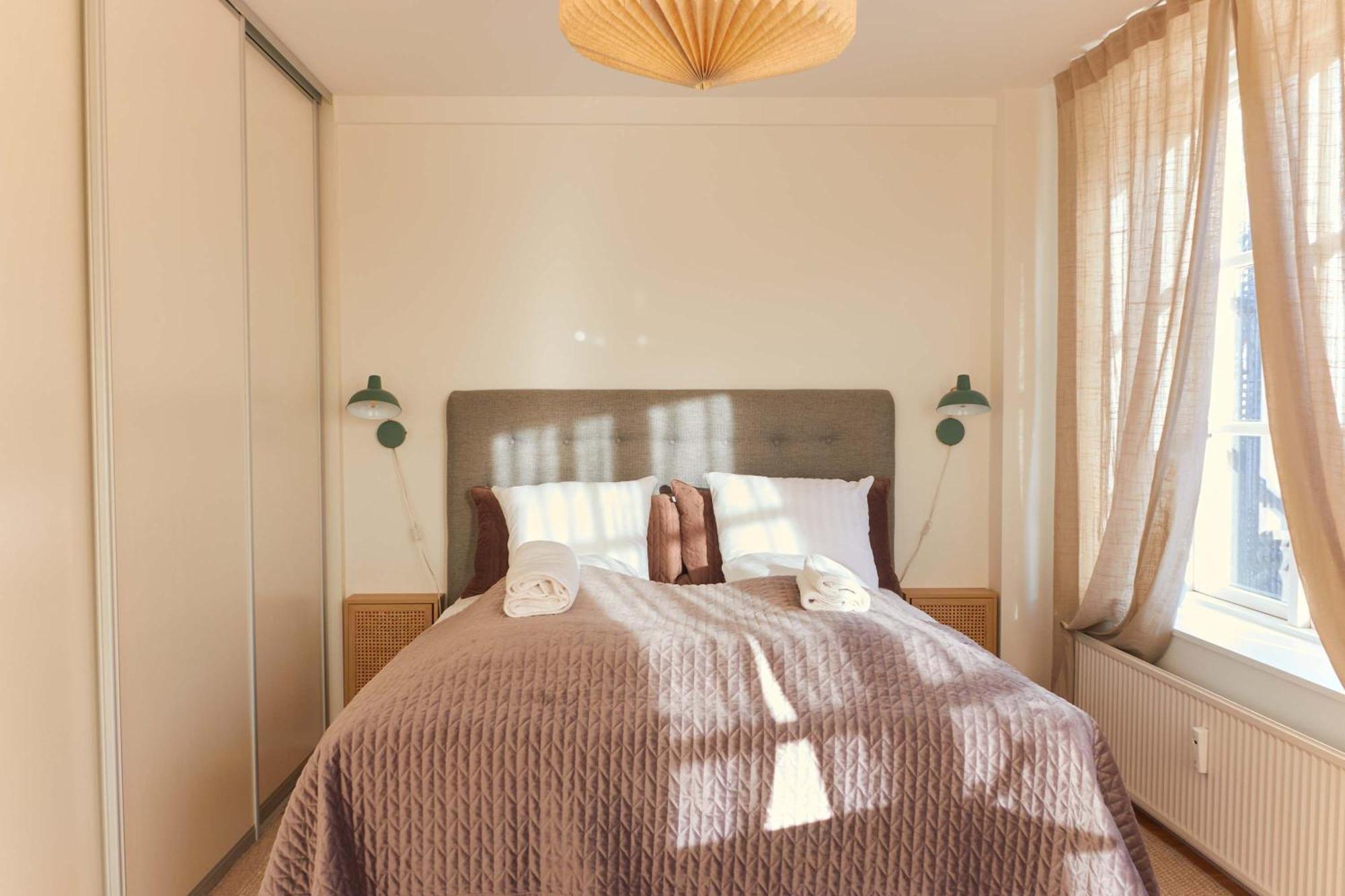 Apartment Stunning 2 Bedroom On Nyhavn With Private Balcony *
