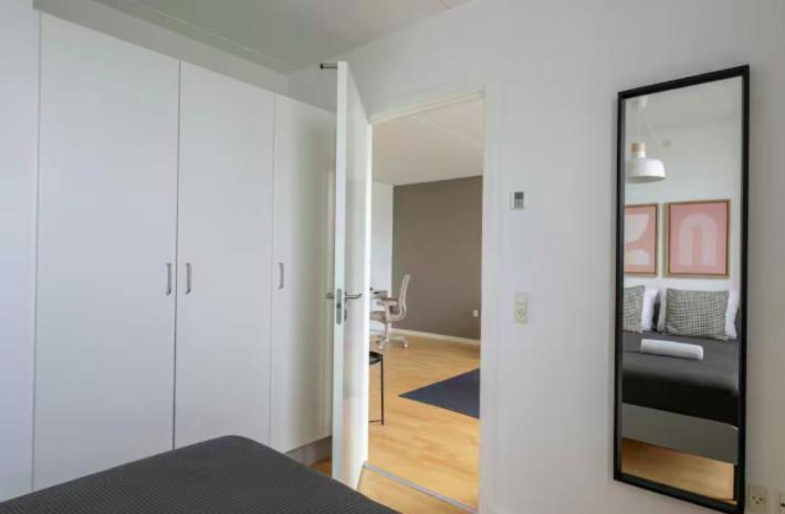Apartment Amazing Two Bedroom Flat In Urban Area *