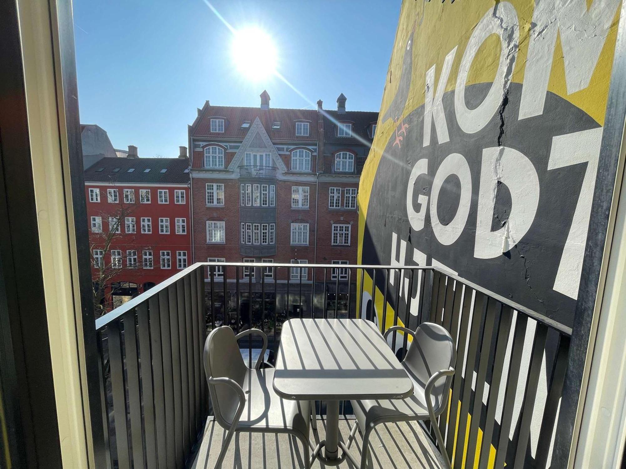 Cozy Luxury - Sunny Balcony In Center