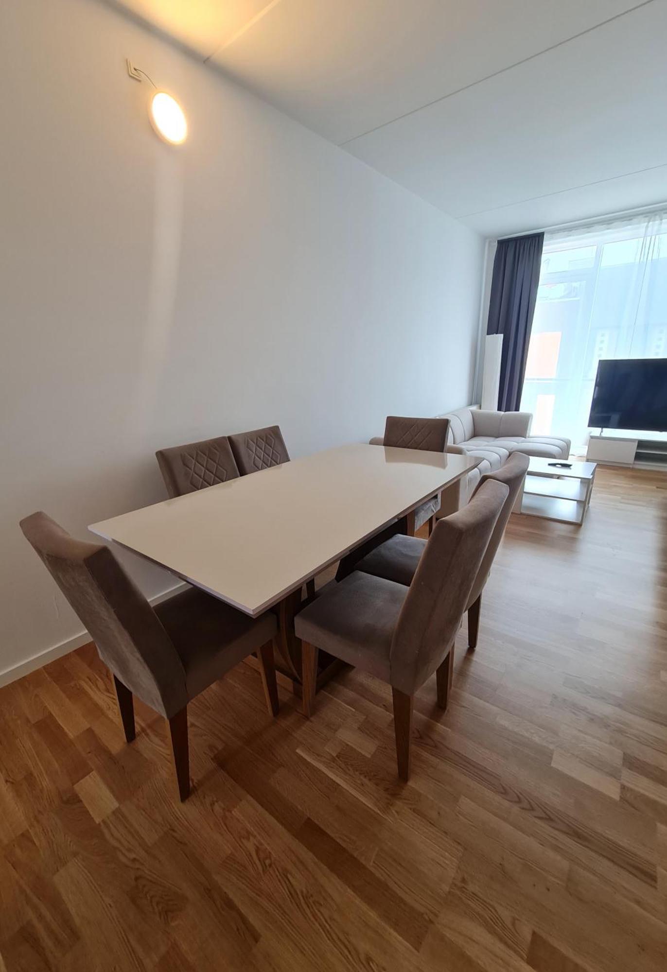Two Storey Beautiful Location In Apartment *