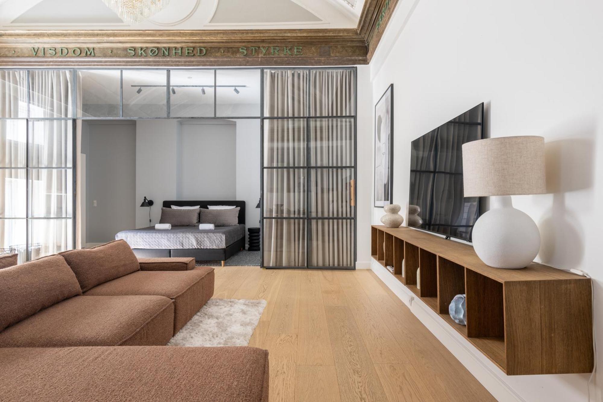 Unique 3 Bedroom Flat In Vibrant Frederiksberg *