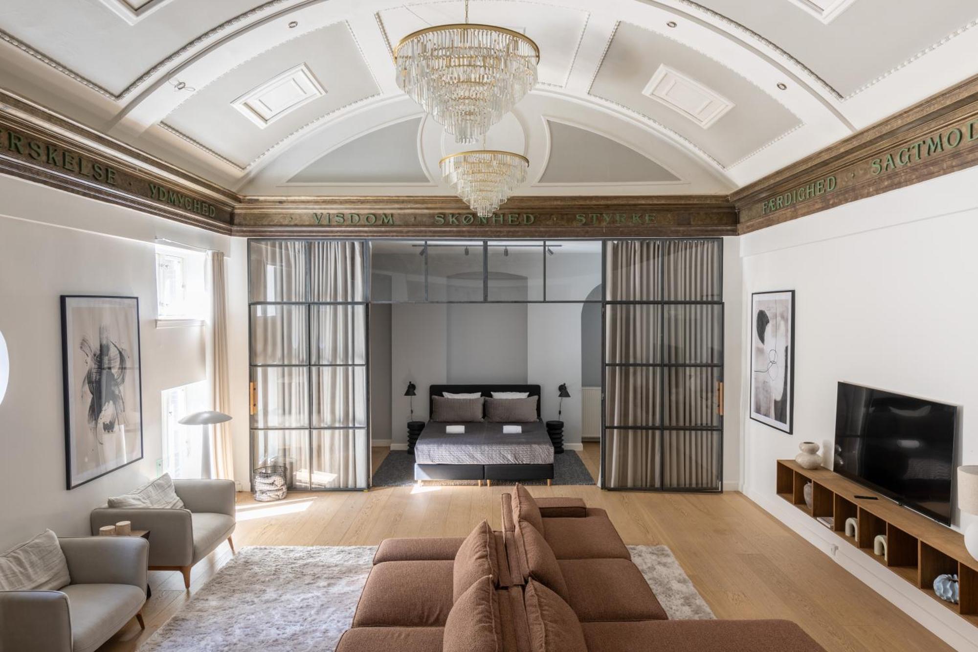 Unique 3 Bedroom Flat In Vibrant Frederiksberg