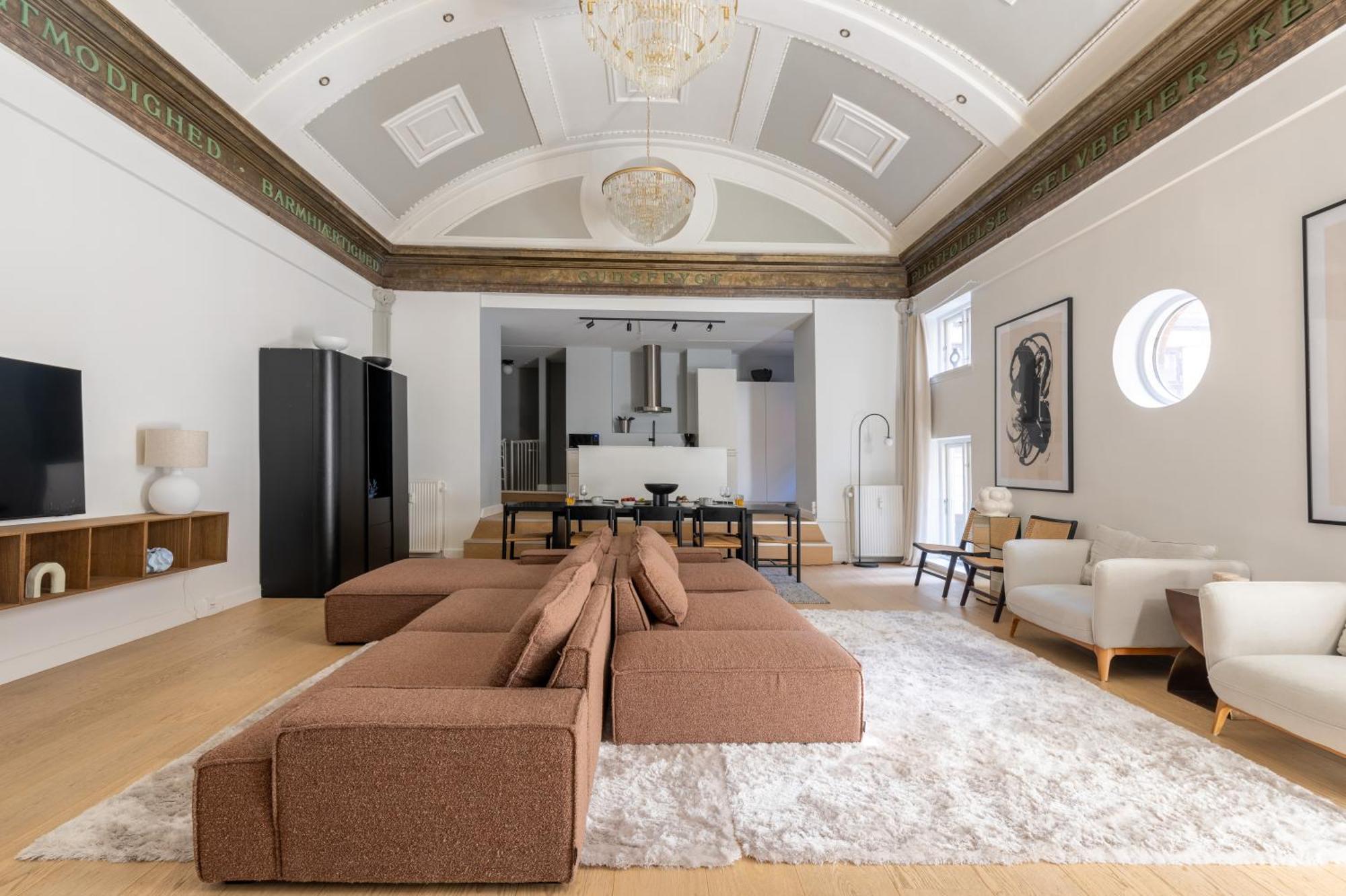 Unique 3 Bedroom Flat In Vibrant Frederiksberg Apartment