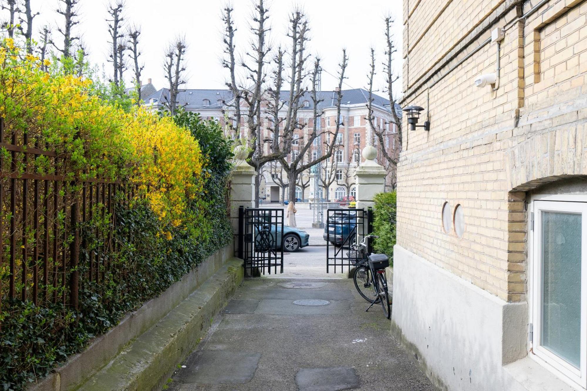 Unique 3 Bedroom Flat In Vibrant Frederiksberg Kopenhagen