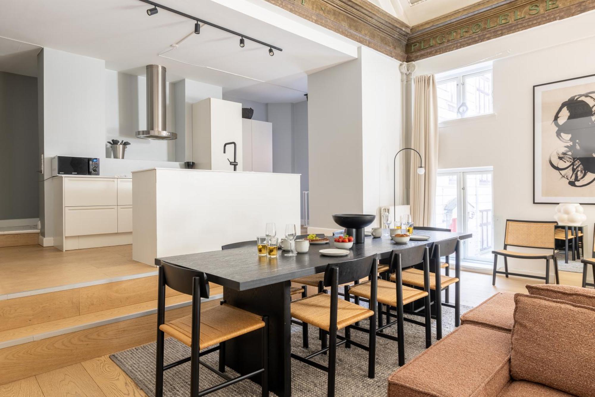Unique 3 Bedroom Flat In Vibrant Frederiksberg