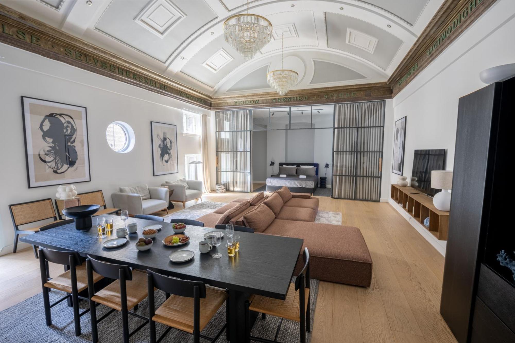 Unique 3 Bedroom Flat In Vibrant Frederiksberg
