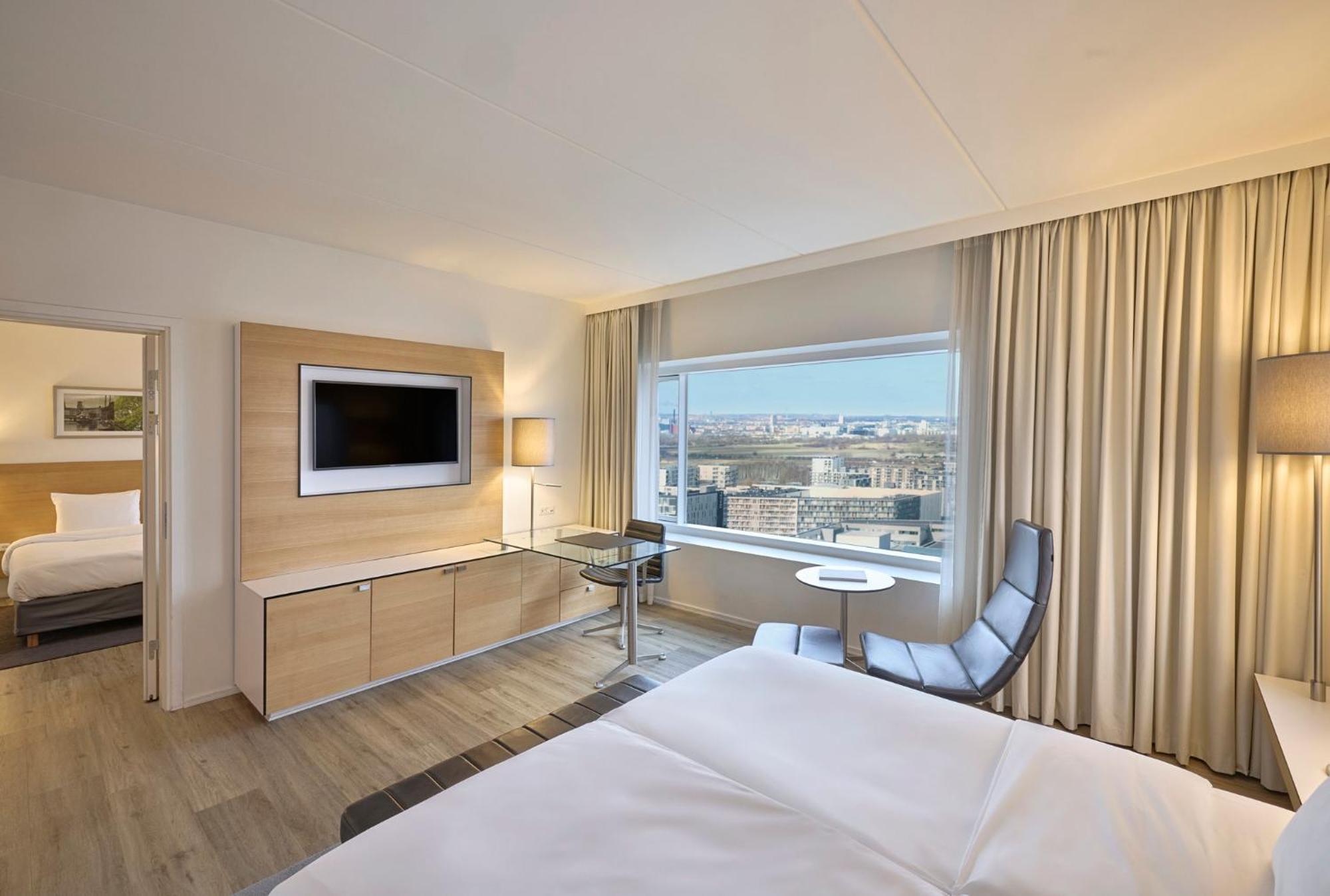 Crowne Plaza Towers By Ihg Hotel 4*