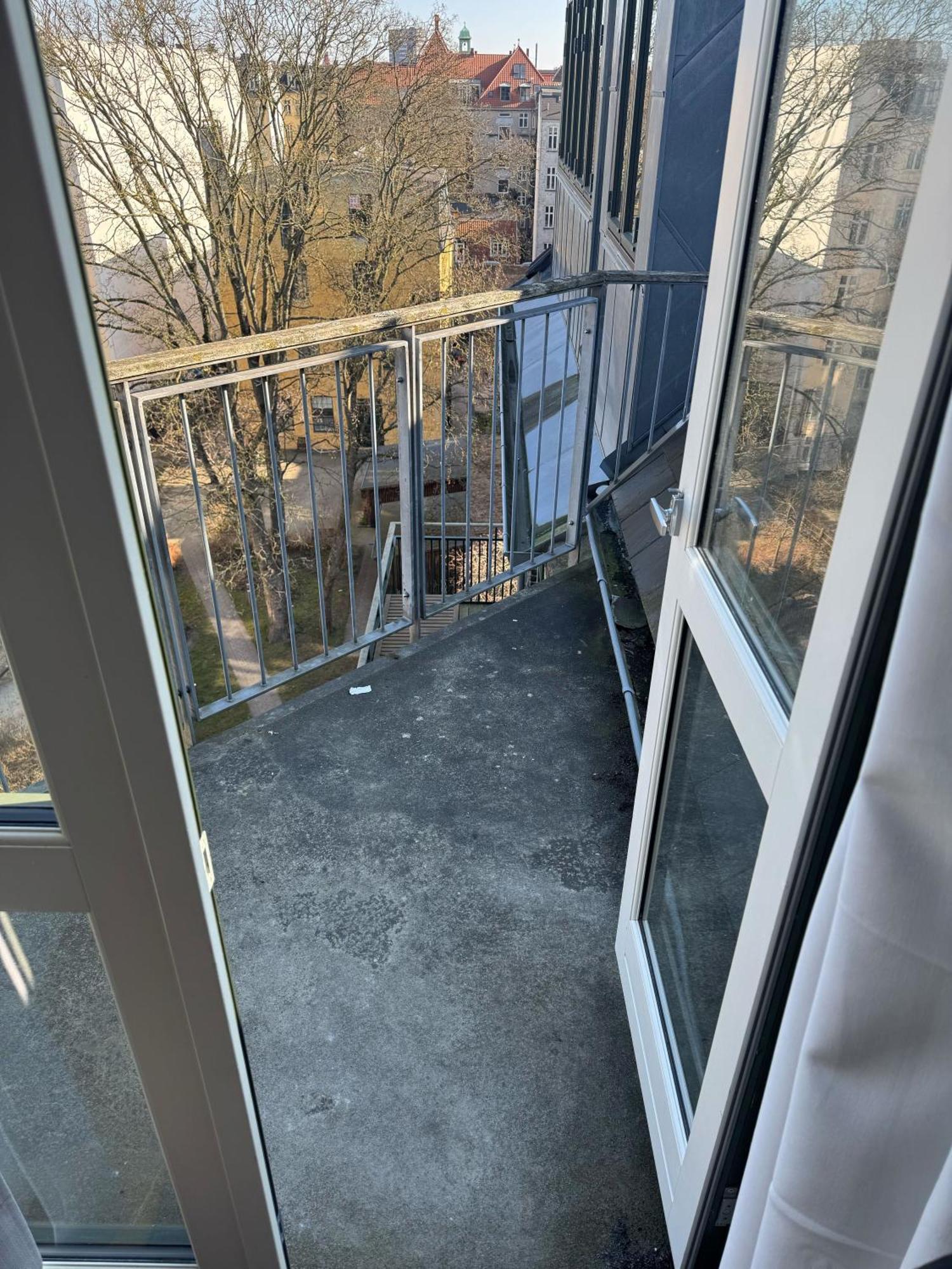 Lejlighed Bright 3br Flat With Balcony And Amazing View