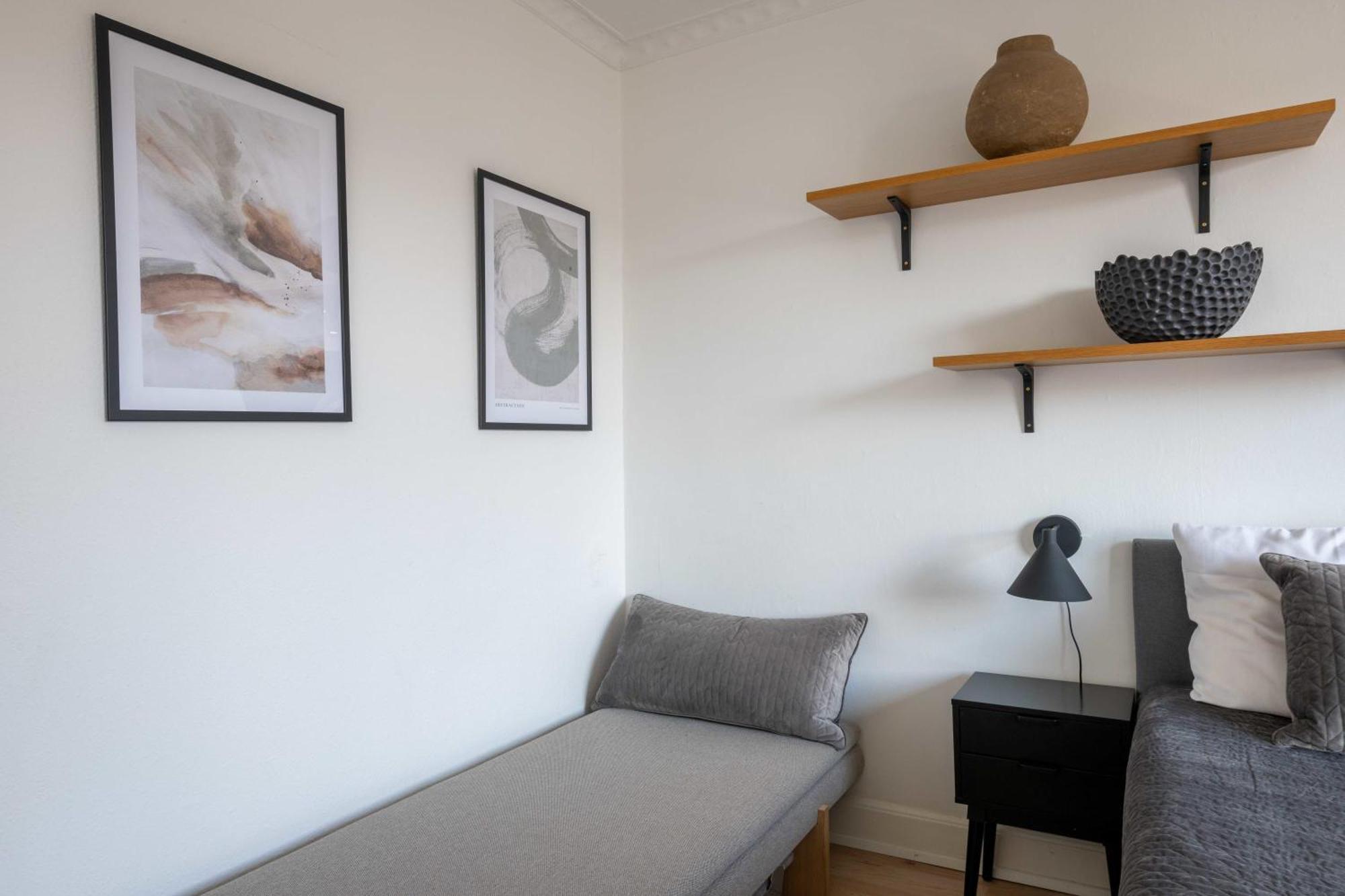 Cozy & Bright In Peaceful Area Huoneisto