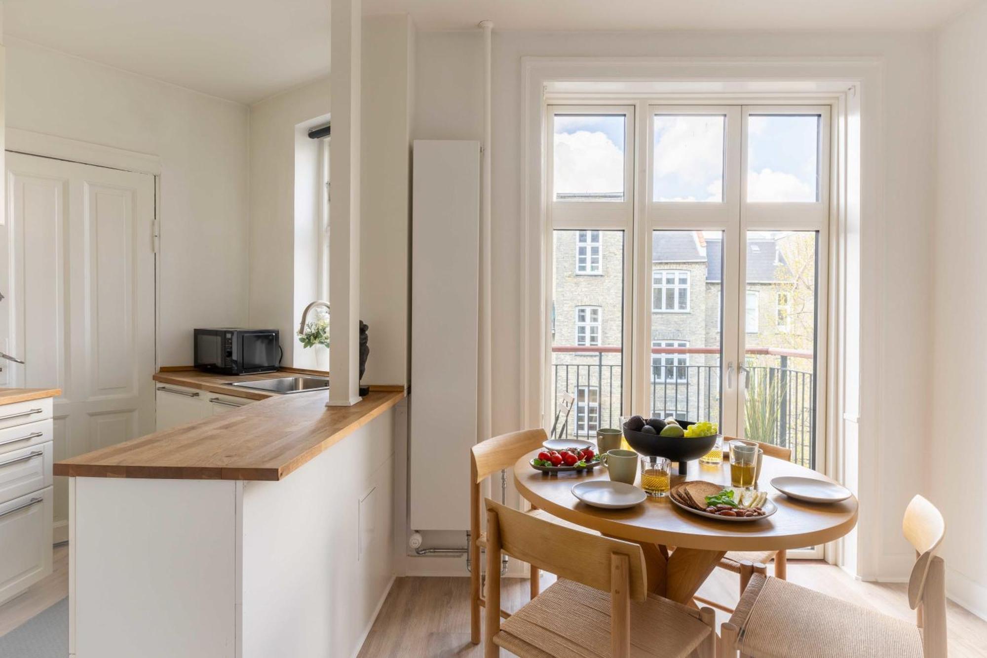 Cozy & Bright In Peaceful Area Apartment *