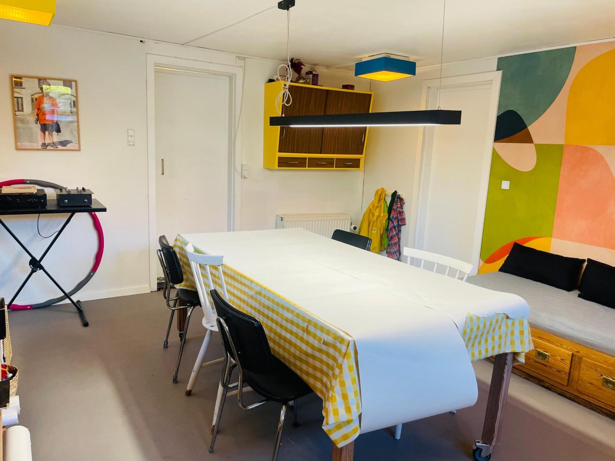 Charmerende Kaelderlejlighed I Apartment