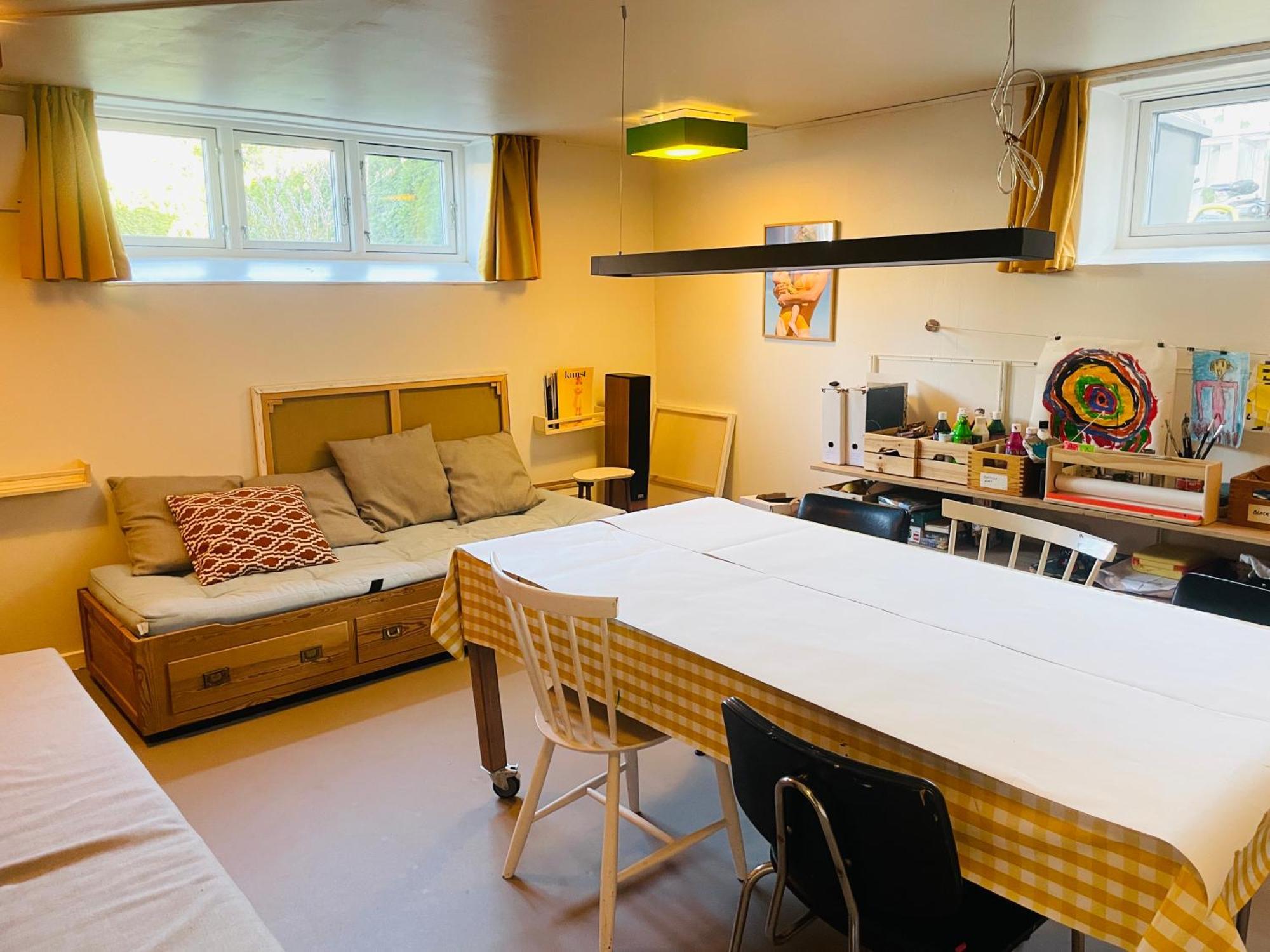 Apartment Charmerende Kaelderlejlighed I Copenhagen