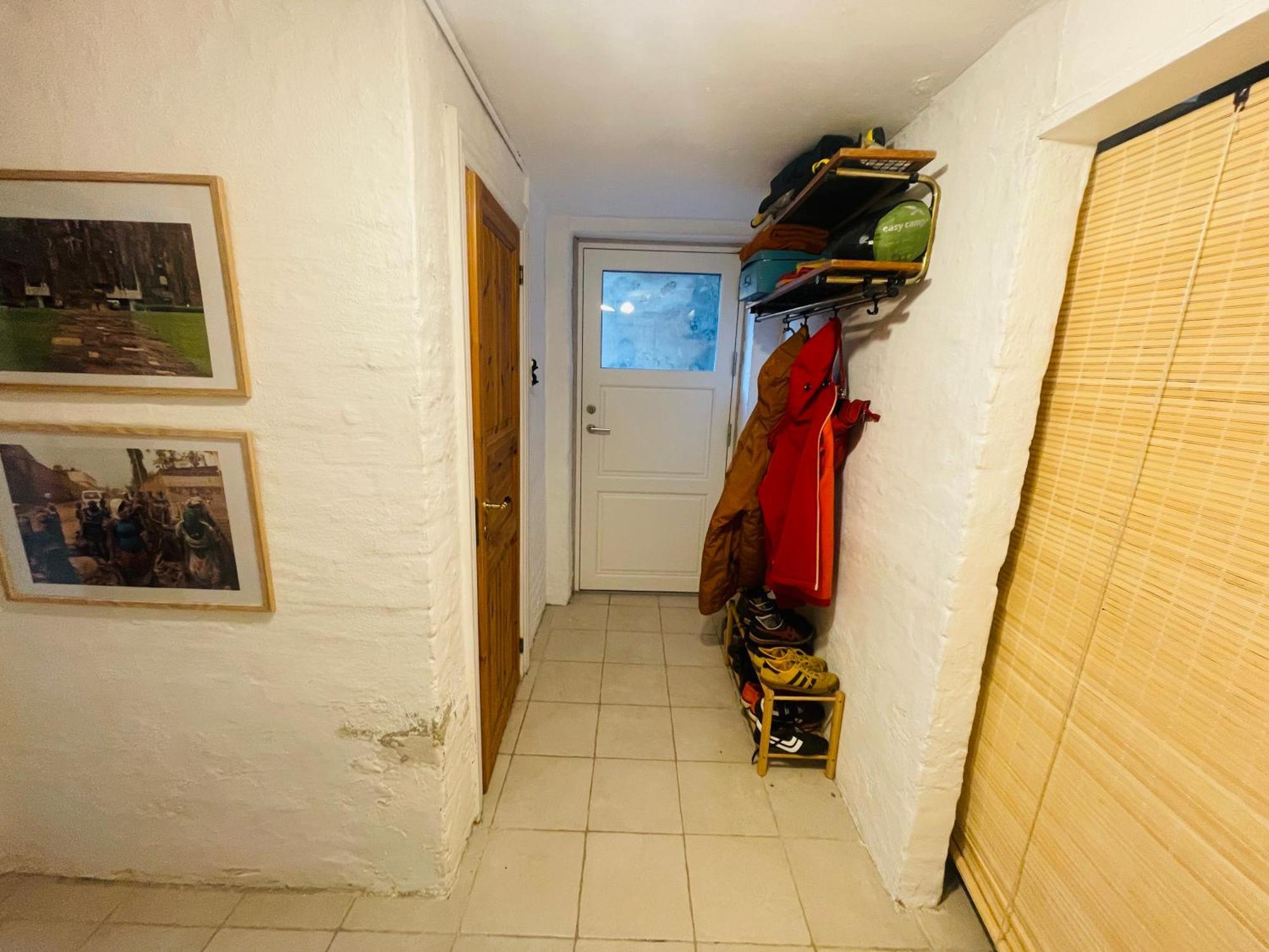 Charmerende Kaelderlejlighed I Apartment