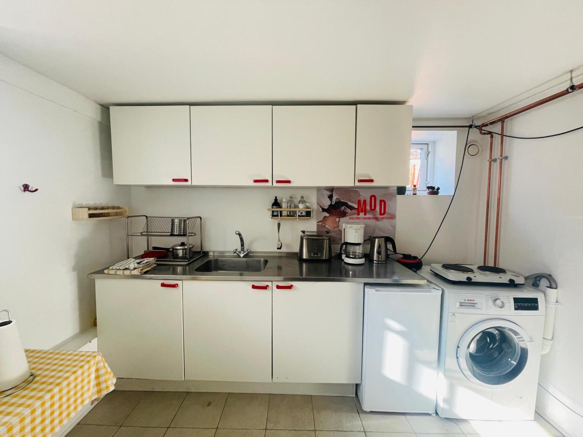 Apartment Charmerende Kaelderlejlighed I