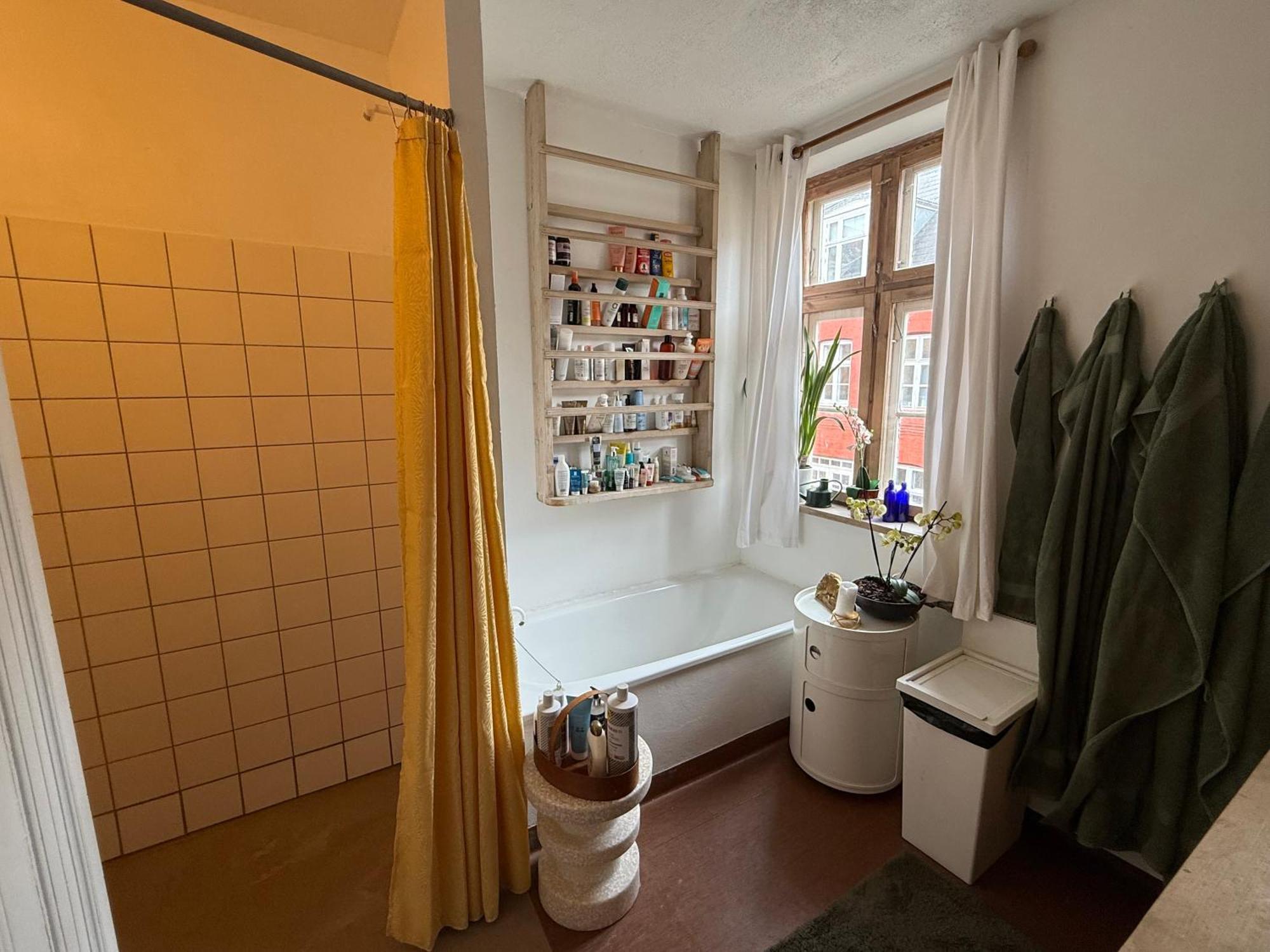 Homestay Cozy Center Chambers With Kitchen And Garden